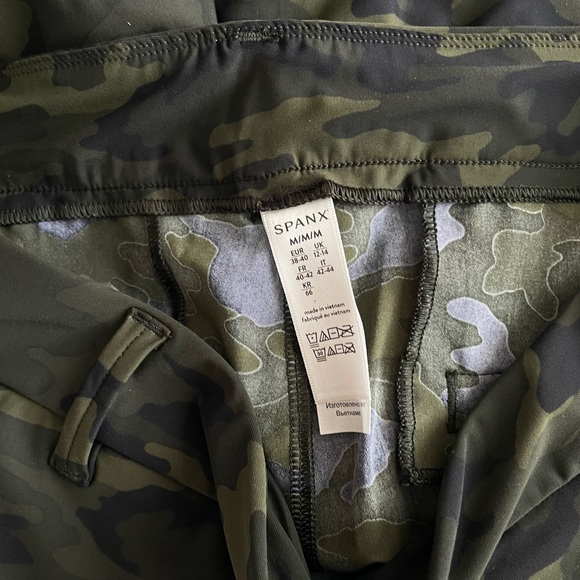 Spanx Sunshine Shorts 6” Green Camo - Picture 11 of 12